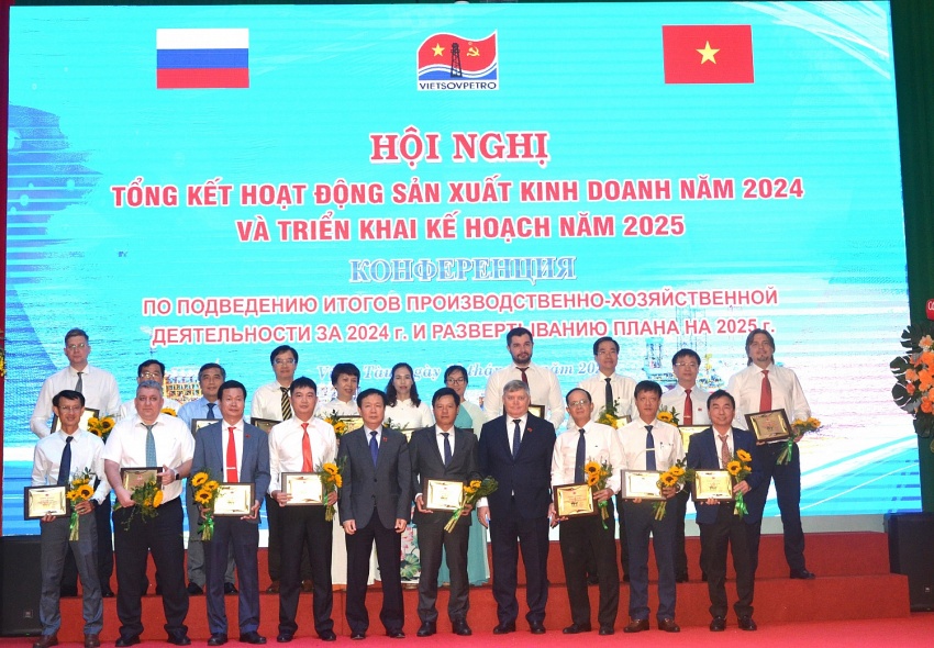 Vietsovpetro tổng kết năm 2024 và triển khai kế hoạch năm 2025: Vững vàng hướng tới tương lai”