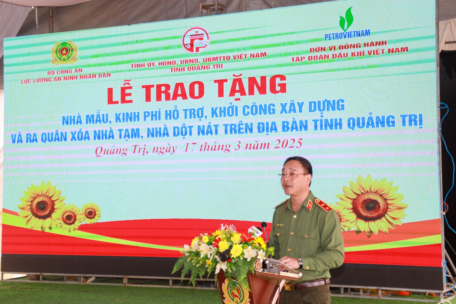 Trung tướng Phạm Thế Tùng - Thứ trưởng Bộ Công an phát biểu tại chương trình. Trung tướng Phạm Thế Tùng - Thứ trưởng Bộ Công an phát biểu tại chương trình.