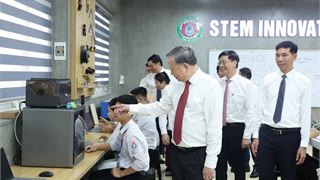 Tổng Bí thư Tô Lâm trao tặng phòng học STEM cho Trường THPT Kim Liên, Nghệ An