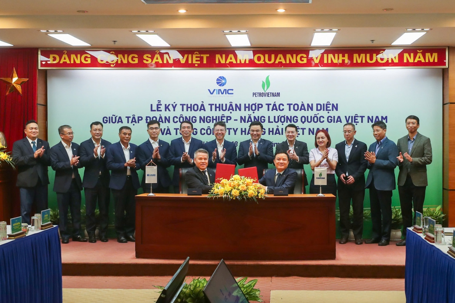 Petrovietnam và VIMC tăng cường liên kết, thúc đẩy phát triển kinh tế biển”