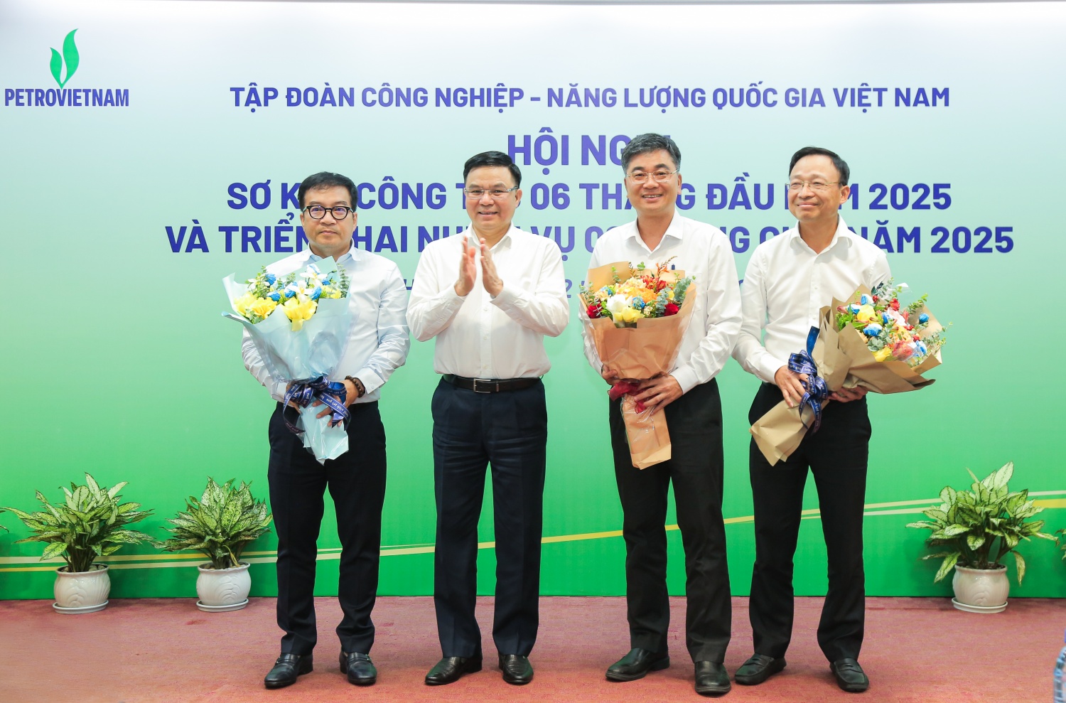 Petrovietnam biểu dương các đơn vị xuất sắc trong sản xuất kinh doanh 6 tháng đầu năm”