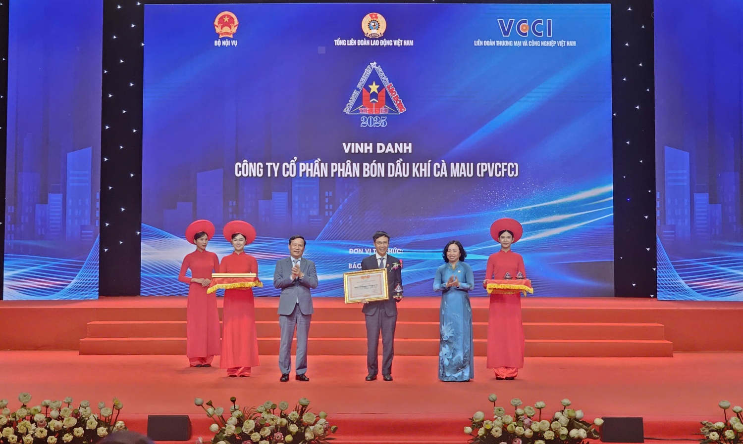 PVCFC lần thứ 5 được vinh danh “Doanh nghiệp tiêu biểu vì người lao động””