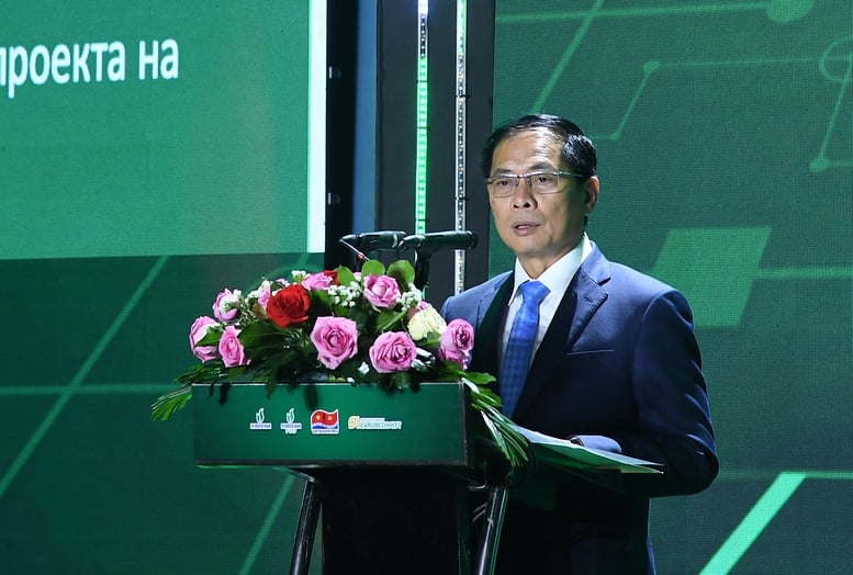 Vietsovpetro welcomes first oil flow from Kinh Ngu Trang field - Kinh Ngu Trang Nam