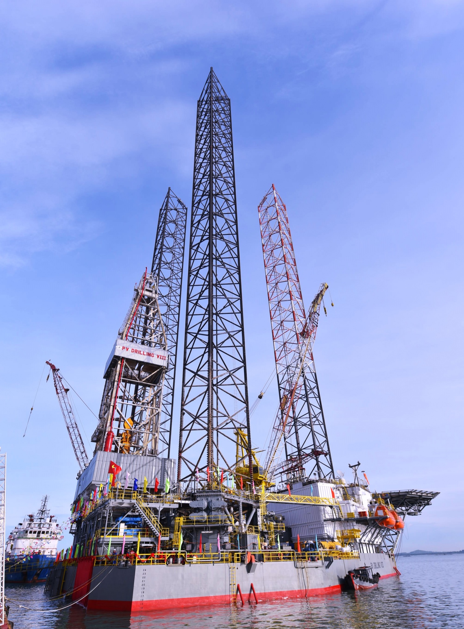 Giàn PV DRILLING VIII thực hiện chiến dịch khoan tại mỏ Kình Ngư Trắng”