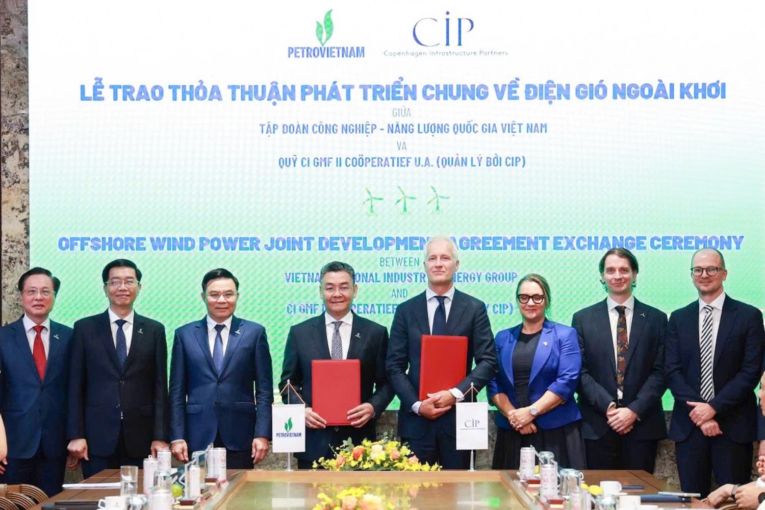 Petrovietnam và CIP trao thỏa thuận phát triển chung về điện gió ngoài khơi”