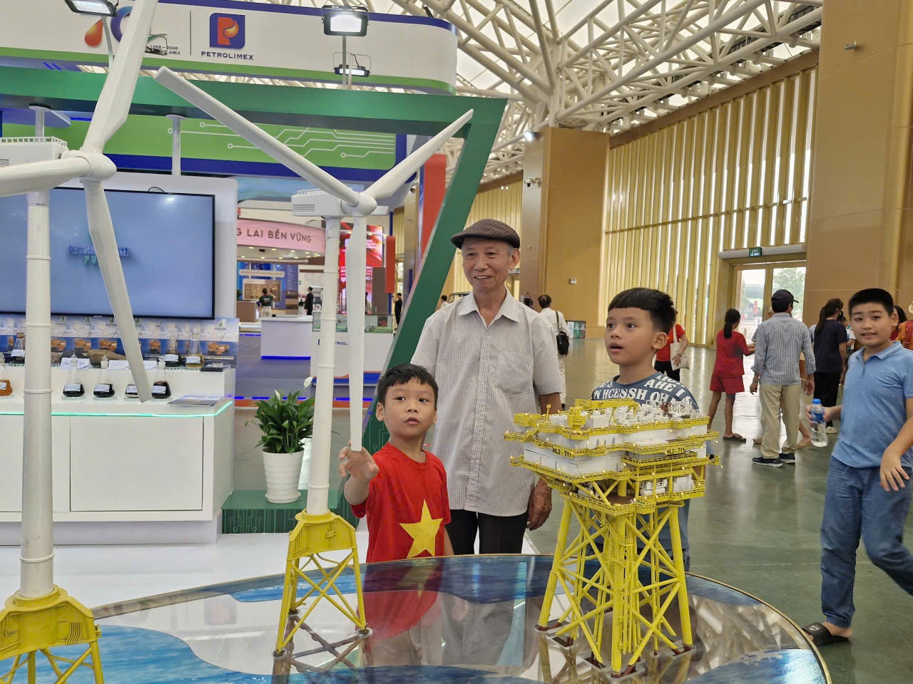 Triển lãm thành tựu đất nước: Hành trình từ ký ức hào hùng đến khát vọng phát triển”