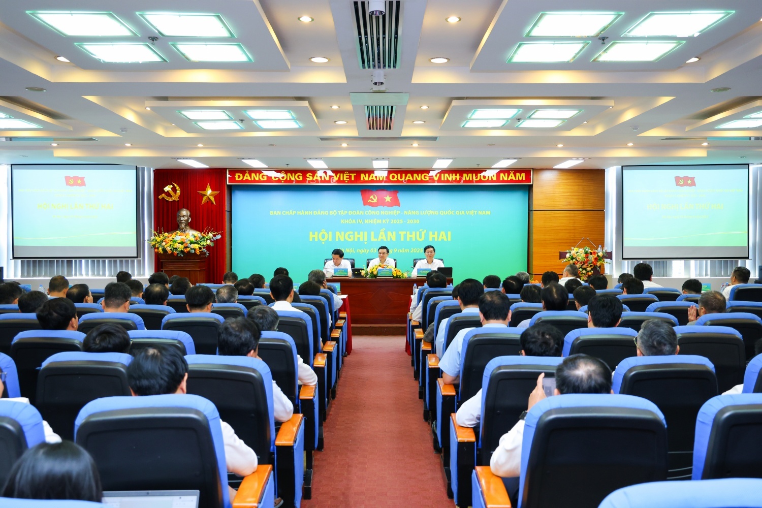 Sinh hoạt chi bộ toàn Đảng bộ Petrovietnam: Lan tỏa tinh thần Đại hội, bồi đắp niềm tự hào 50 năm”
