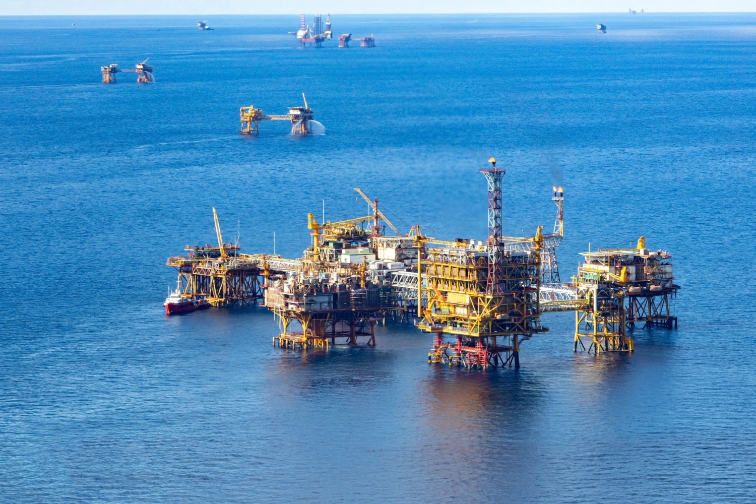 Những dấu mốc vàng son trên hành trình đồng hành phát triển cùng đất nước của Petrovietnam”