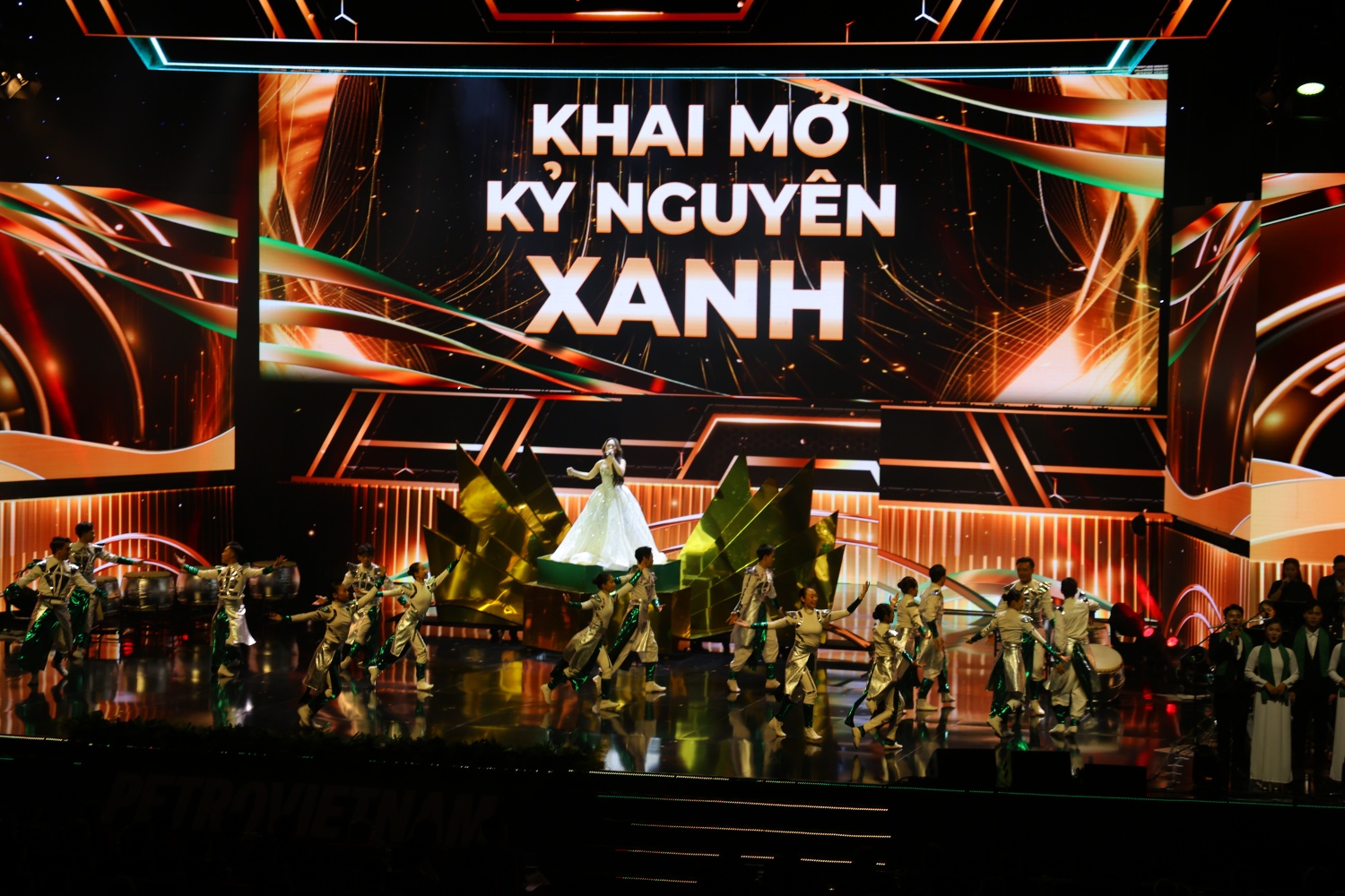 Đặc sắc, ấn tượng, giàu cảm xúc Chương trình nghệ thuật Petrovietnam - Hành trình 