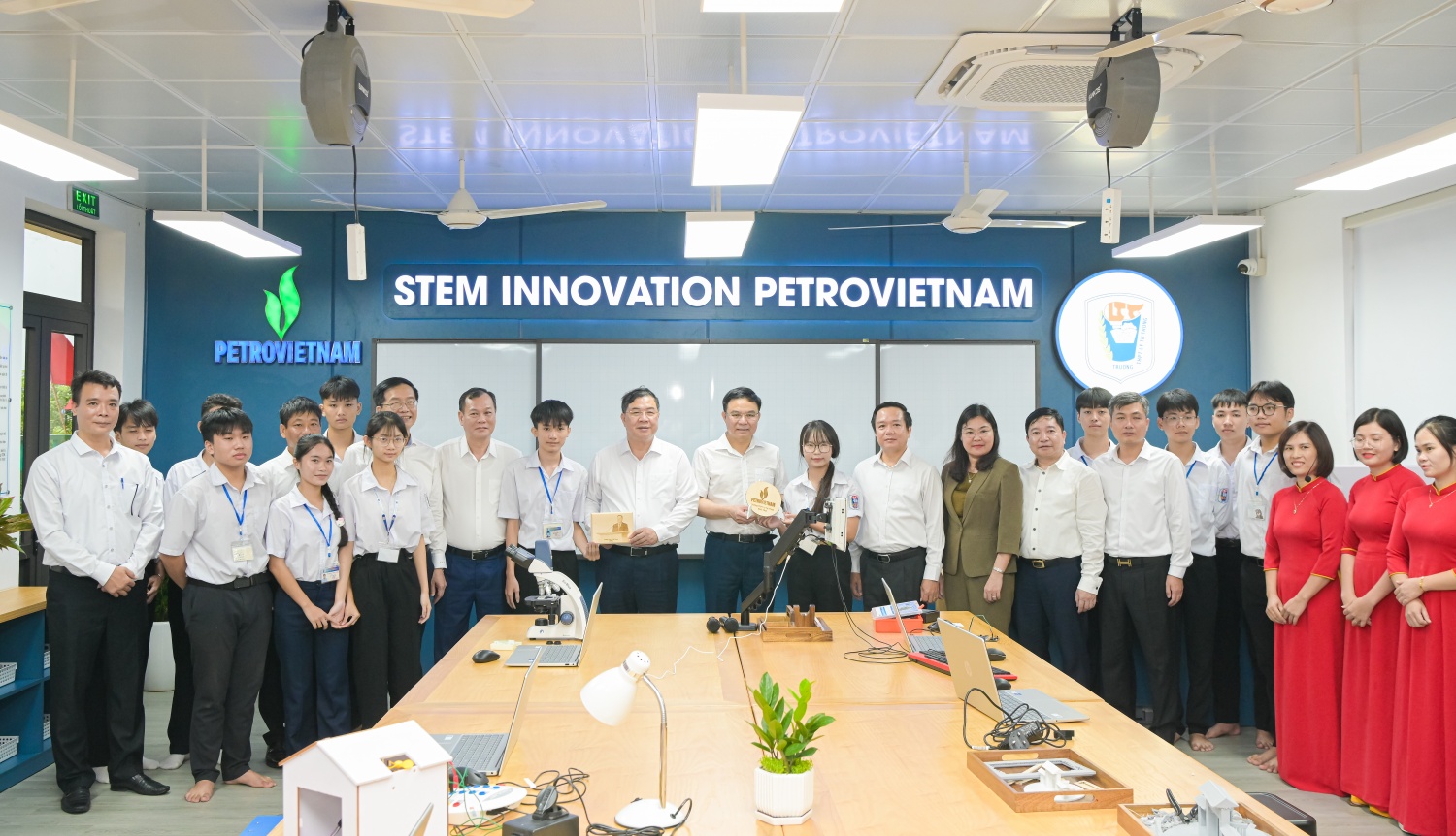 Petrovietnam/PV GAS trao tặng phòng thực hành STEM tại Ninh Bình: Chung tay thực hiện đột phá phát triển giáo dục”