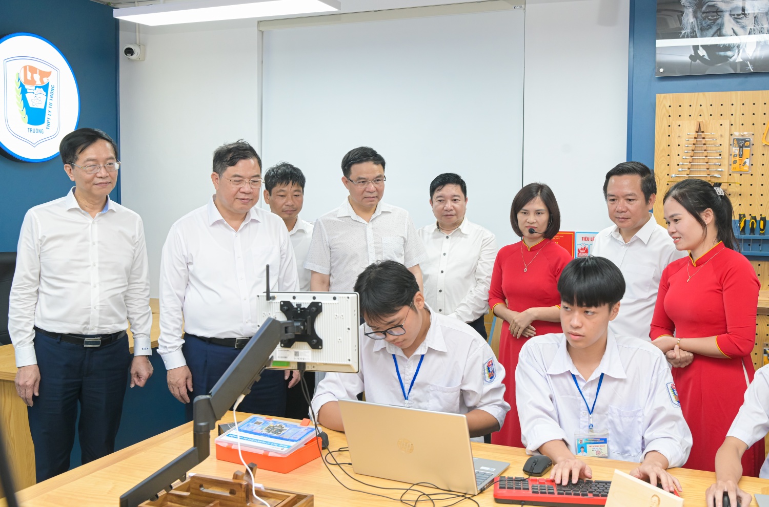 [Chùm ảnh] Petrovietnam/PV GAS khánh thành phòng thực hành STEM tại Trường THPT Lý Tự Trọng, Ninh Bình”