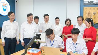 [Chùm ảnh] Petrovietnam/PV GAS khánh thành phòng thực hành STEM tại Trường THPT Lý Tự Trọng, Ninh Bình