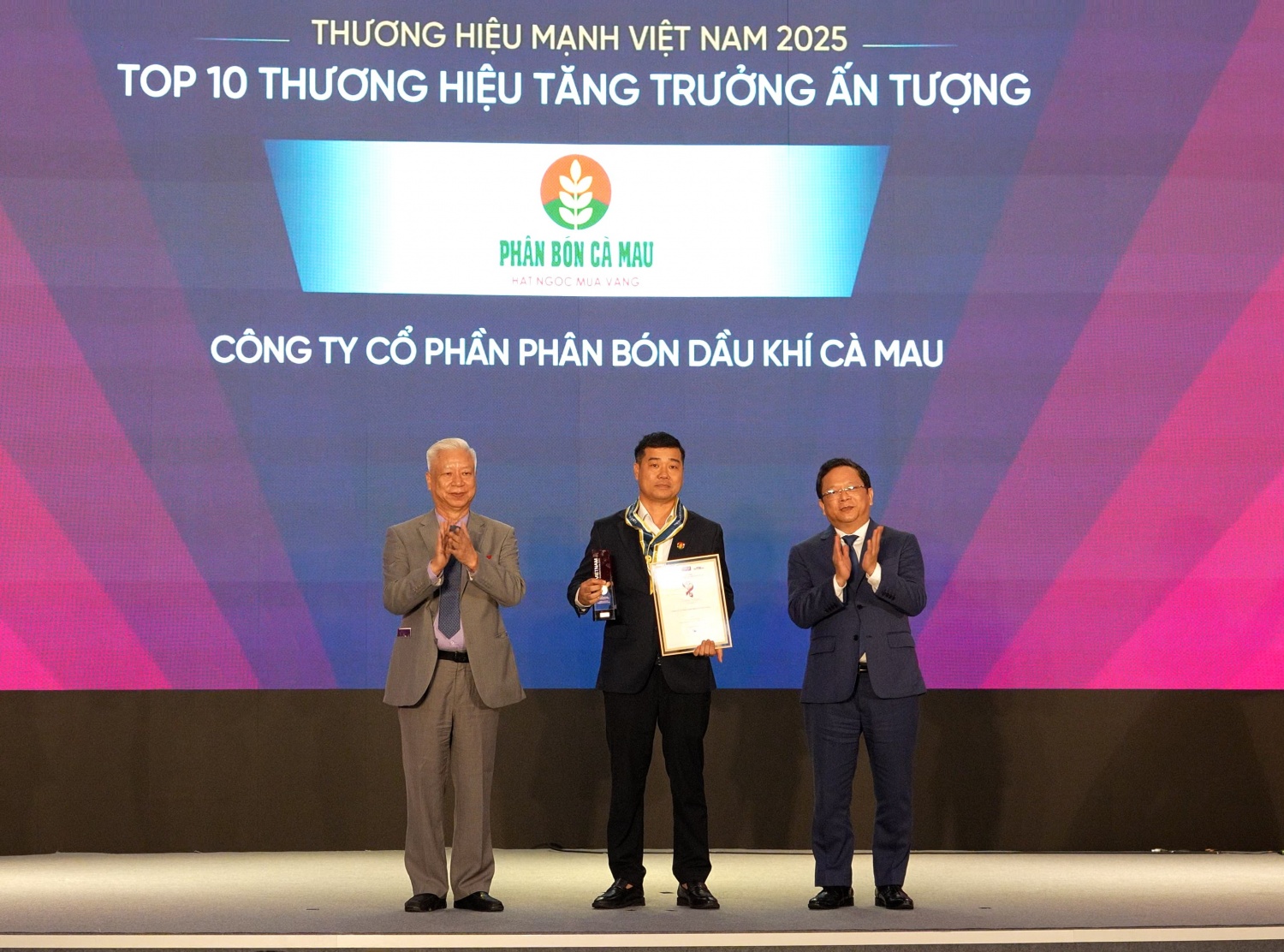 Top 10 Thương hiệu tăng trưởng ấn tượng 2025: PVCFC xuất khẩu bứt phá, khẳng định vị thế tiên phong”