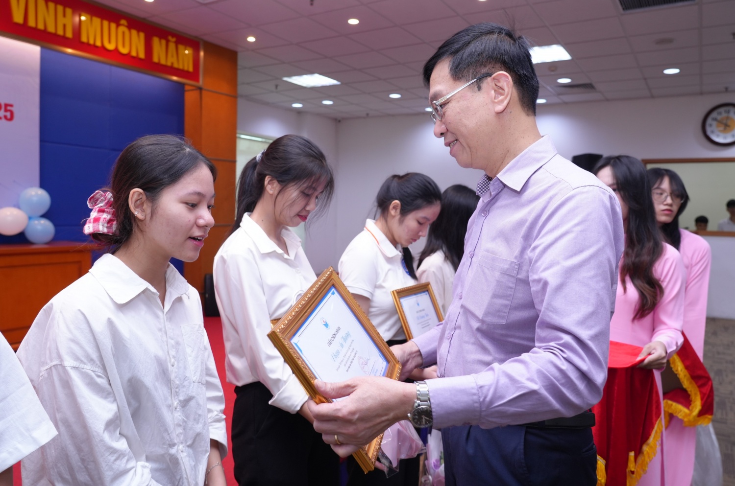 Petrovietnam sát cánh cùng sinh viên nghèo 