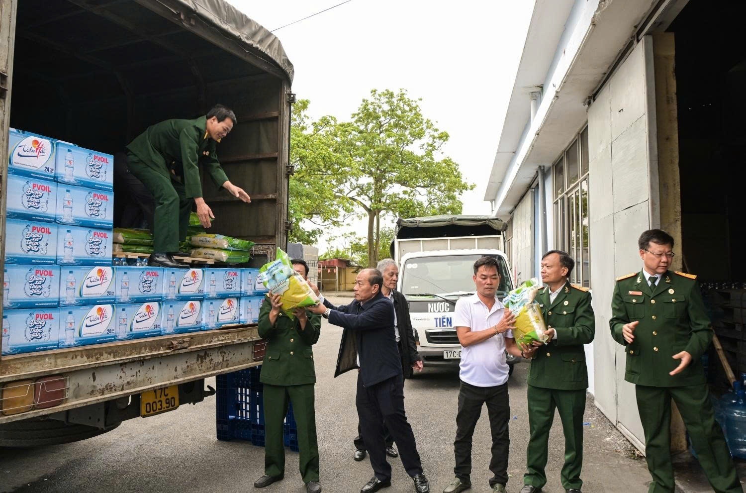 Ấm áp nghĩa tình Petrovietnam để kịp thời hỗ trợ các tỉnh miền Trung bị thiên tai”