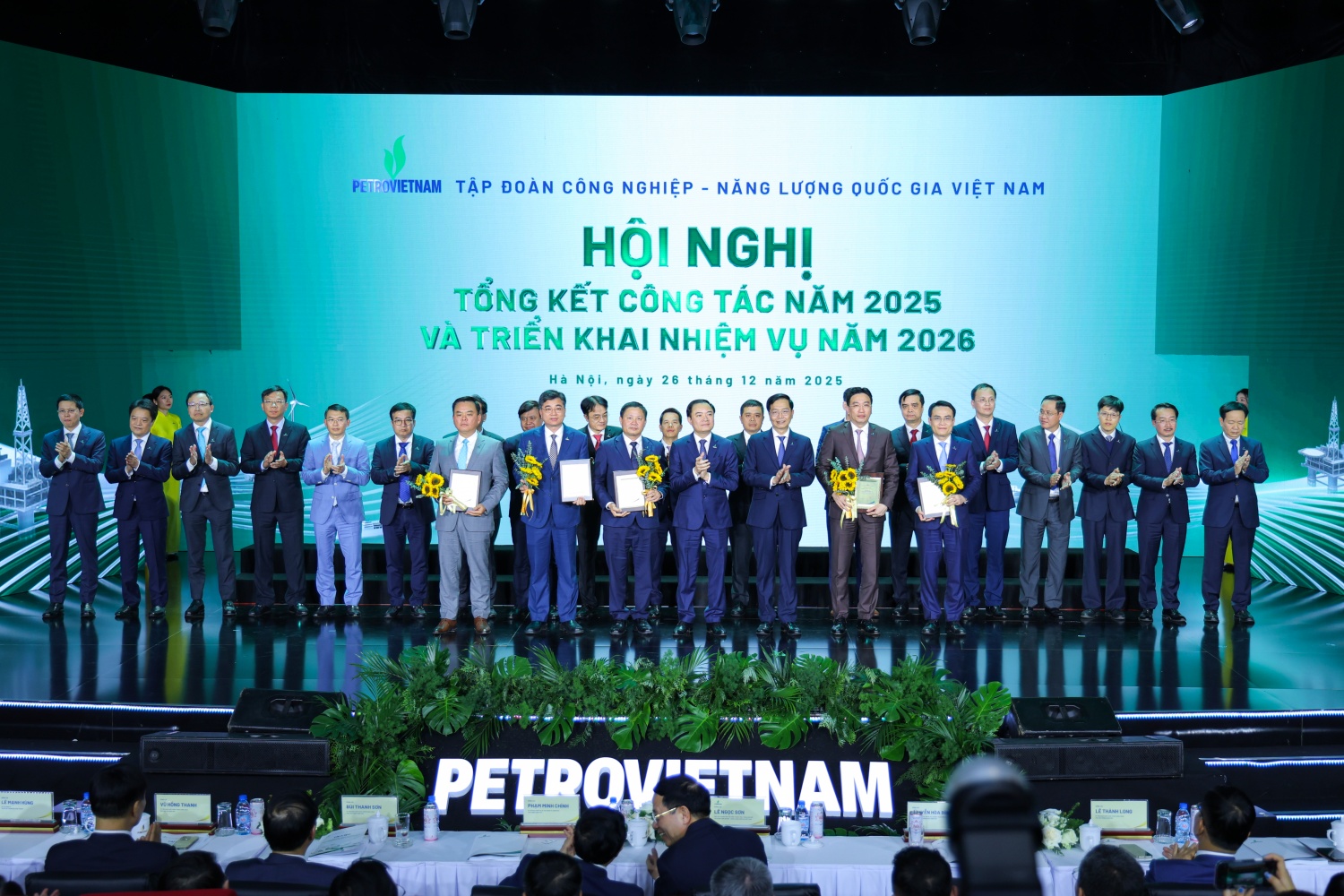Petrovietnam vinh danh các tập thể có thành tích xuất sắc năm 2025