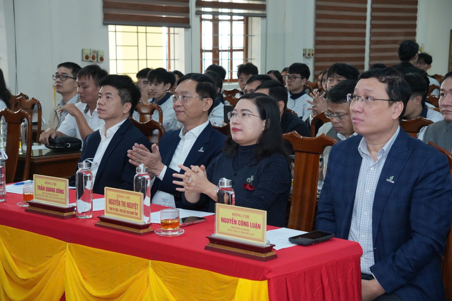 Đoàn công tác của Petrovietnam cùng lãnh đạo các sở, ngành tỉnh Hà Tĩnh dự Lễ khánh thành phòng STEM tại Trường THPT Chuyên Hà Tĩnh.