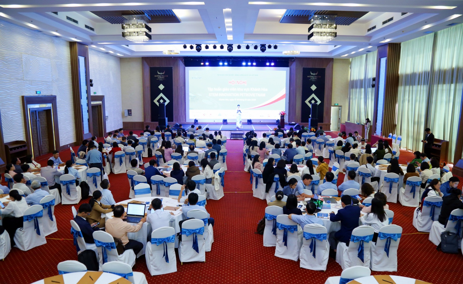 Chương trình thu hút đông đảo giáo viên tham gia và tập trung học tập, giao lưu trong 2 ngày.