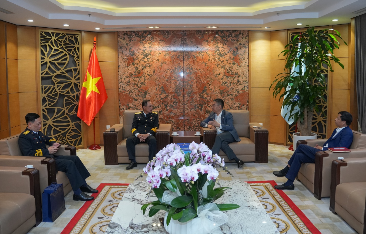 Thắt chặt mối quan hệ phối hợp chiến lược giữa Quân chủng Hải quân và Petrovietnam