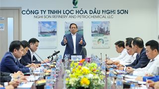 Thủ tướng làm việc tại Nhà máy Lọc hóa dầu Nghi Sơn và khảo sát địa điểm xây dựng kho dầu chiến lược