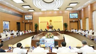 Trình Quốc hội quyết định mức thuế xăng dầu trong bối cảnh giá năng lượng biến động