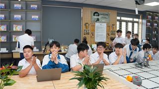Niềm vui của thầy trò Trường THPT Lạng Giang số 1 khi giấc mơ phòng STEM thành hiện thực