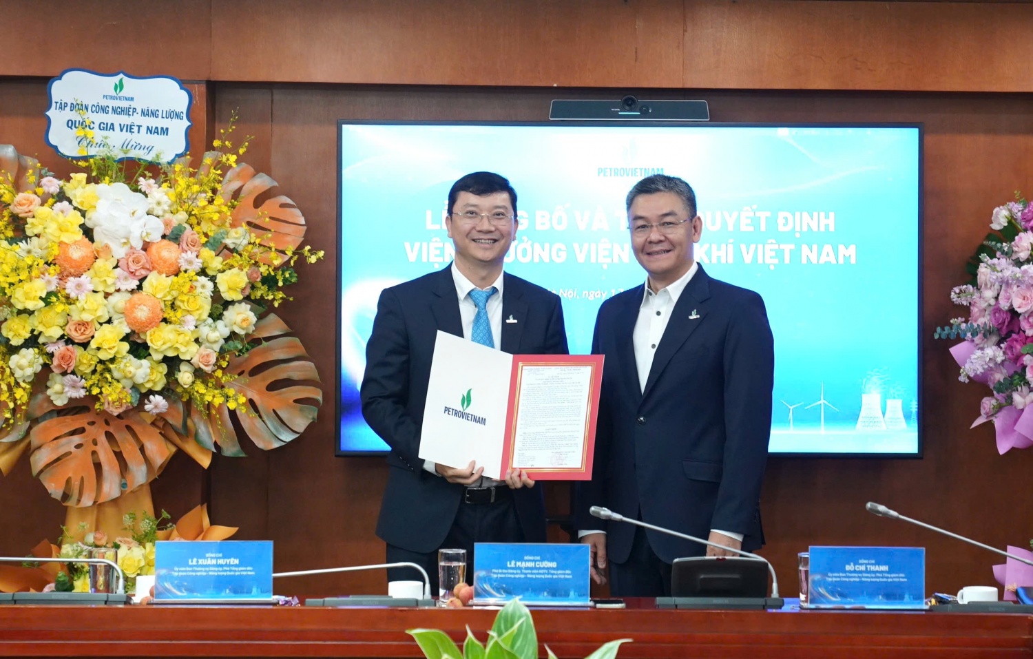 Petrovietnam trao quyết định giao nhiệm vụ Viện trưởng Viện Dầu khí Việt Nam