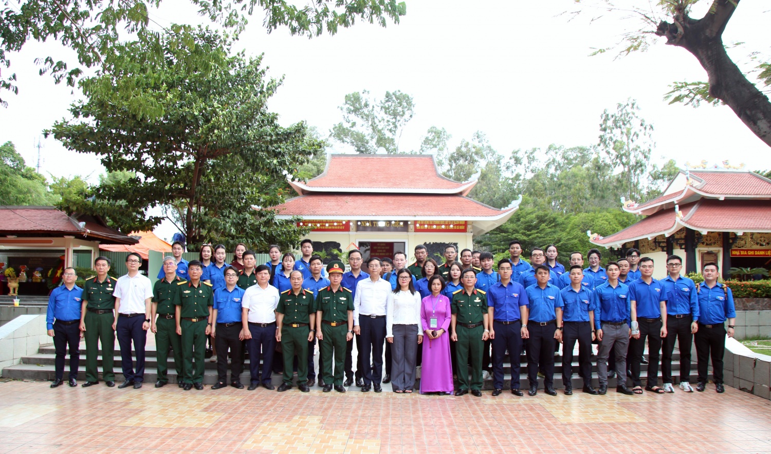 Petrovietnam dâng hương tri ân các Anh hùng liệt sĩ tại Công viên Lê Thị Riêng