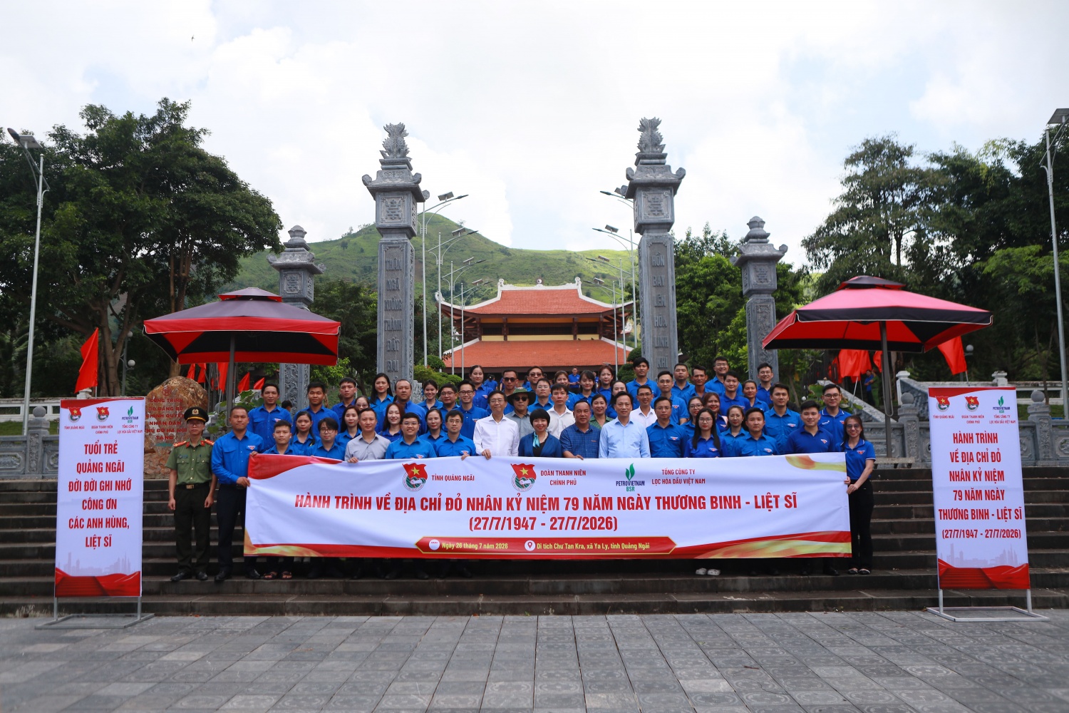 Các đại biểu tham dự chuỗi hoạt động tri ân kỷ niệm 79 năm Ngày Thương binh - Liệt sĩ (27/7/1947 - 27/7/2026) do Đoàn Thanh niên Chính phủ, Tỉnh đoàn Quảng Ngãi và Đoàn Thanh niên BSR tổ chức.