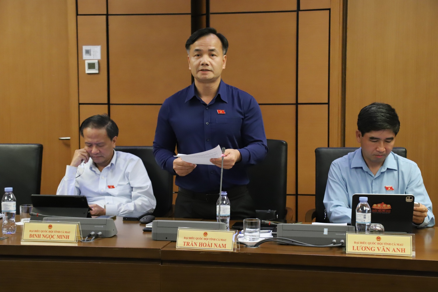 Đại biểu Trần Hoài Nam (Đoàn ĐBQH tỉnh Cà Mau) đóng góp ý kiến hoàn thiện dự thảo Luật Dầu khí (sửa đổi).
