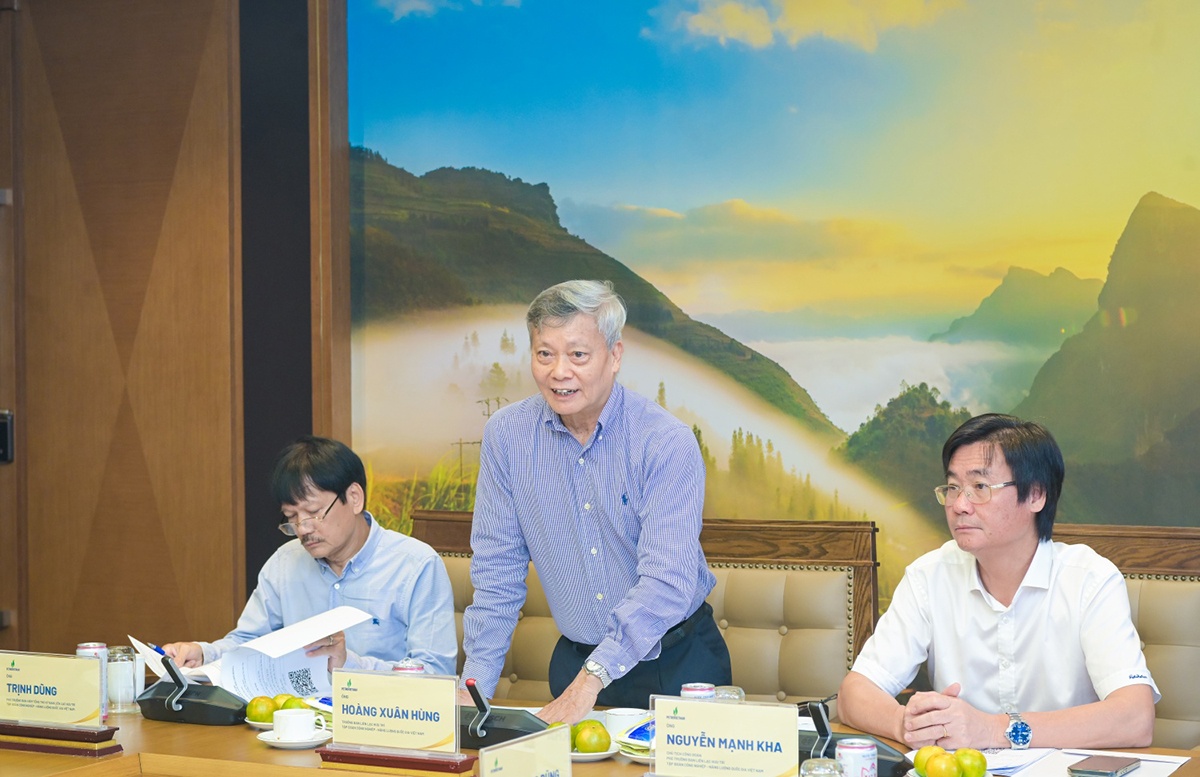 Đồng chí Hoàng Xuân Hùng - Trưởng Ban LLHT Petrovietnam phát biểu tại Hội nghị Ban Liên lạc hưu trí Tập đoàn ngày 4/8/2026