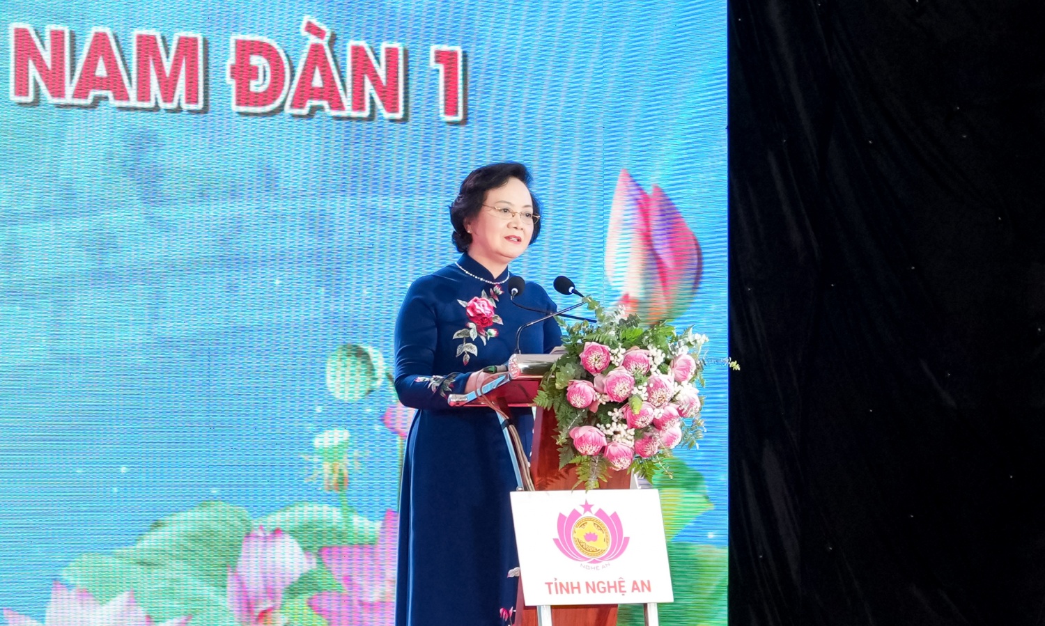 Phó Thủ tướng Phạm Thị Thanh Trà trân trọng cảm ơn các đồng chí nguyên lãnh đạo, lãnh đạo, các bộ, ngành, doanh nghiệp, nhà tài trợ, tổ chức và cá nhân đã đồng hành cùng tỉnh Nghệ An, dành nguồn lực đầu tư xây dựng Trường THPT Nam Đàn 1.