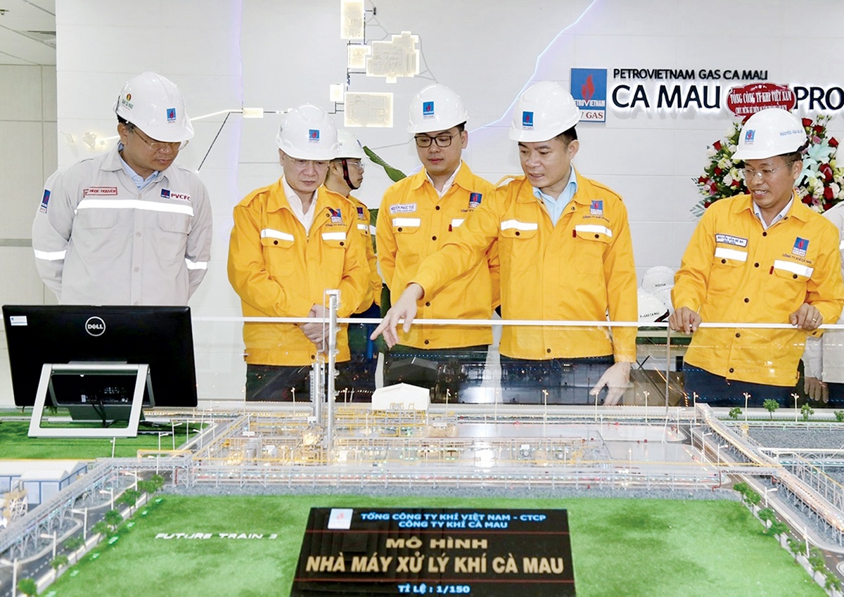 Chủ tịch HĐTV Petrovietnam Lê Ngọc Sơn thăm và làm việc tại Cụm Công nghiệp Khí - Điện - Đạm Cà Mau