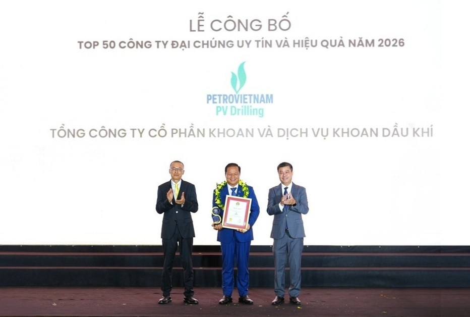 Chủ tịch HĐQT PV Drilling Mai Thế Toàn đại diện Tổng công ty nhận vinh danh Top 50 Công ty Đại chúng uy tín và hiệu quả năm 2026.