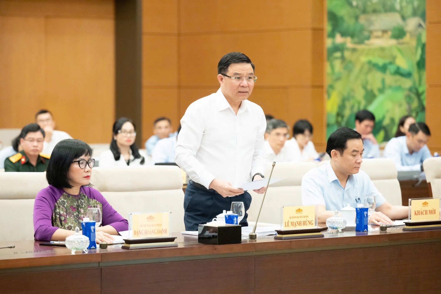 Bộ trưởng Bộ Công Thương Lê Mạnh Hùng trình bày báo cáo tiếp thu, giải trình và chỉnh lý dự thảo luật