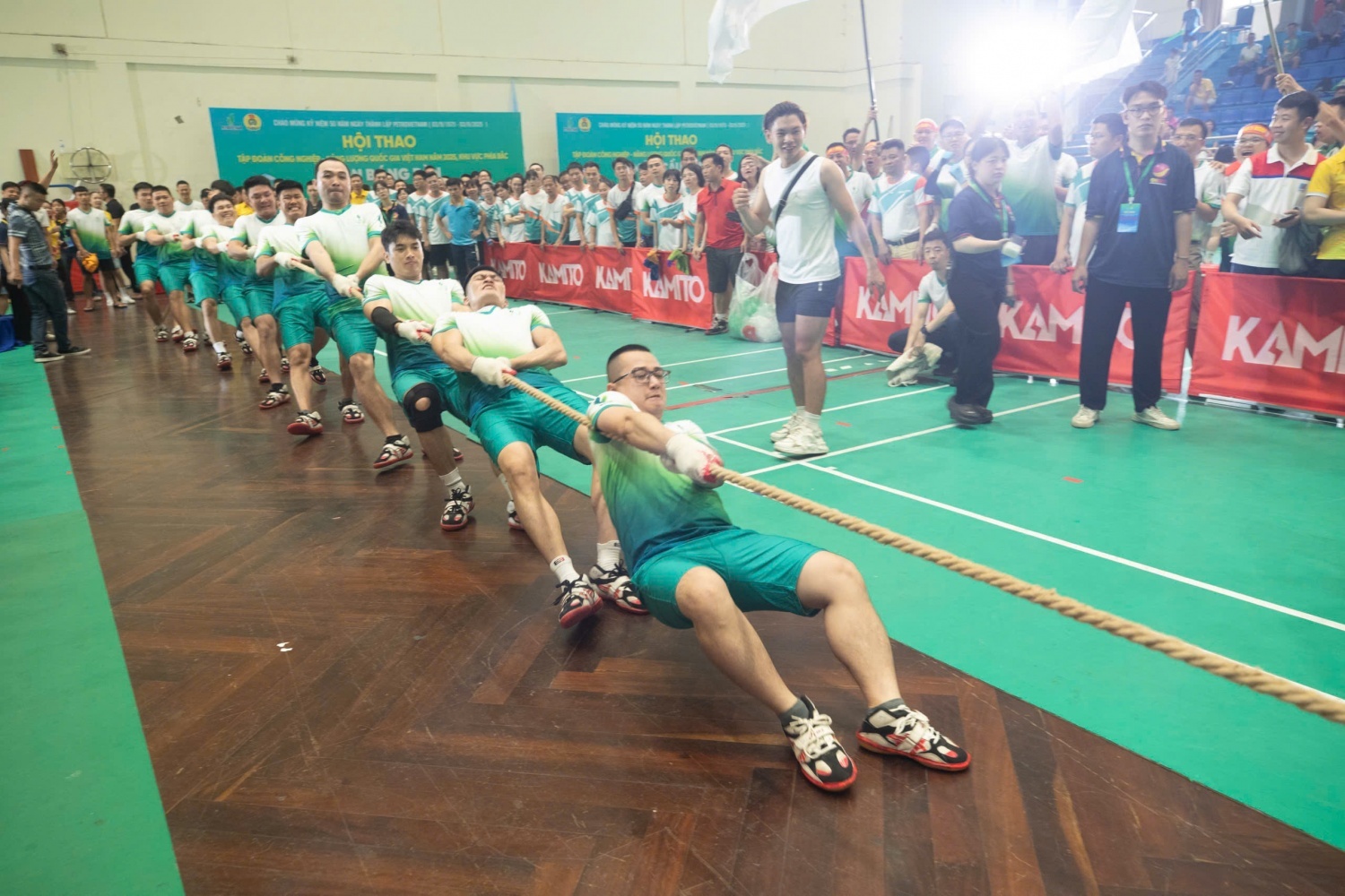 Kéo co là môn thể thao luôn thu hút sự quan tâm, cổ vũ nhiệt tình của đông đảo người lao động. Ảnh tư liệu