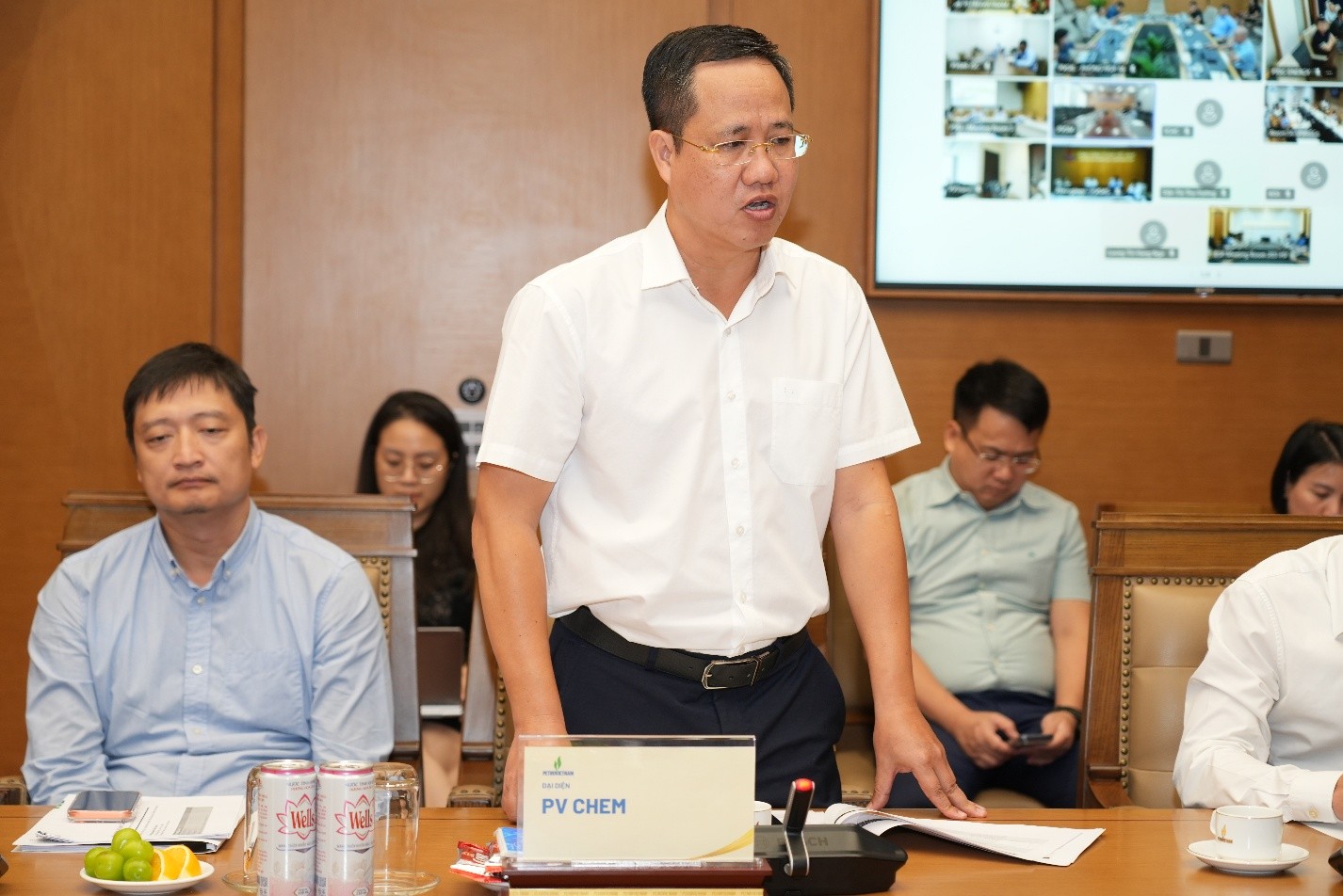 Chủ tịch HĐQT PVChem Trương Đại Nghĩa phát biểu đóng góp ý kiến tại cuộc họp