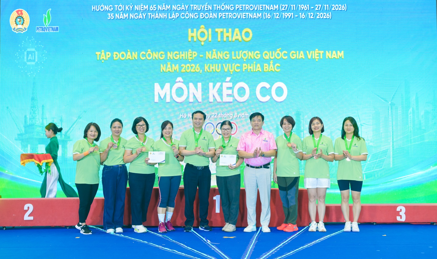 Đội tuyển kéo co nữ Bộ máy Quản lý và Điều hành PETROVIETNAM đạt huy chương Đồng chung cuộc.