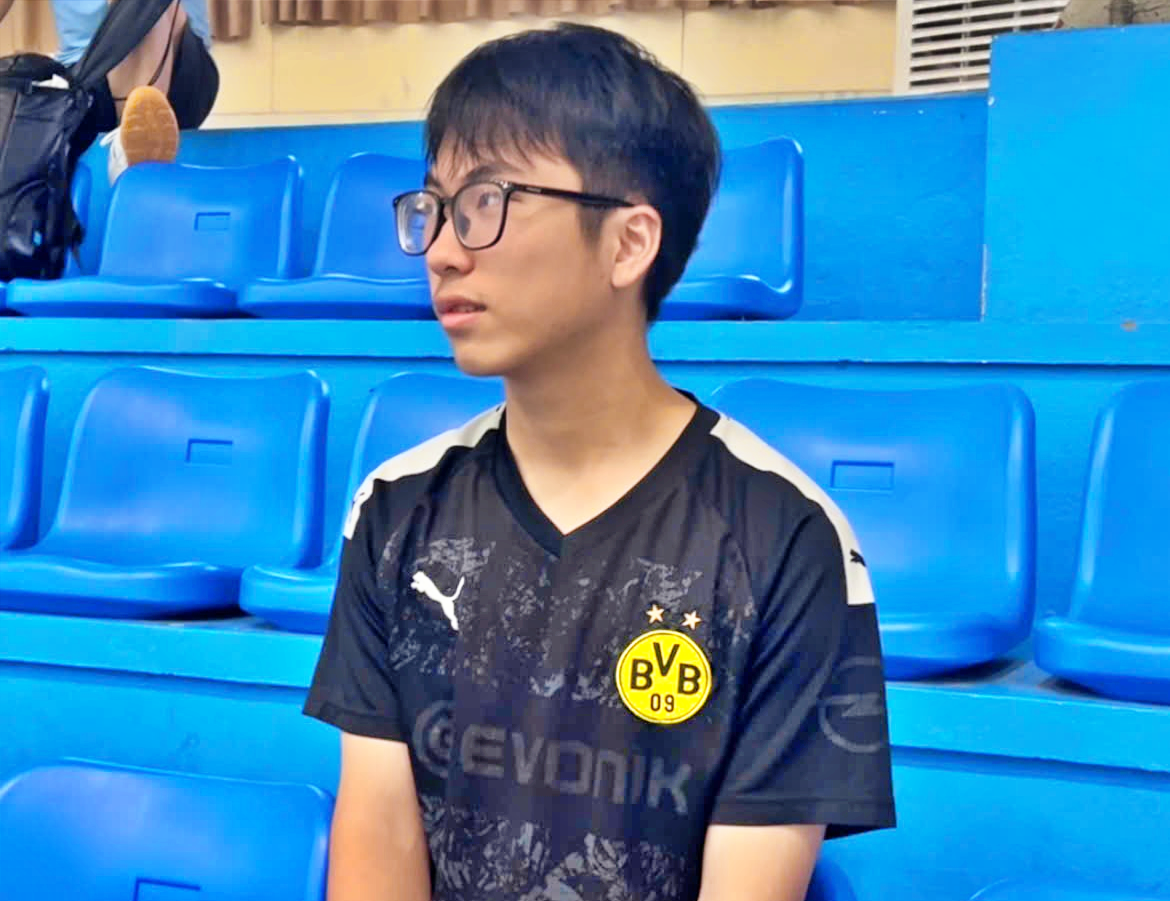 Cổ động viên trẻ tuổi Hứa An Huy