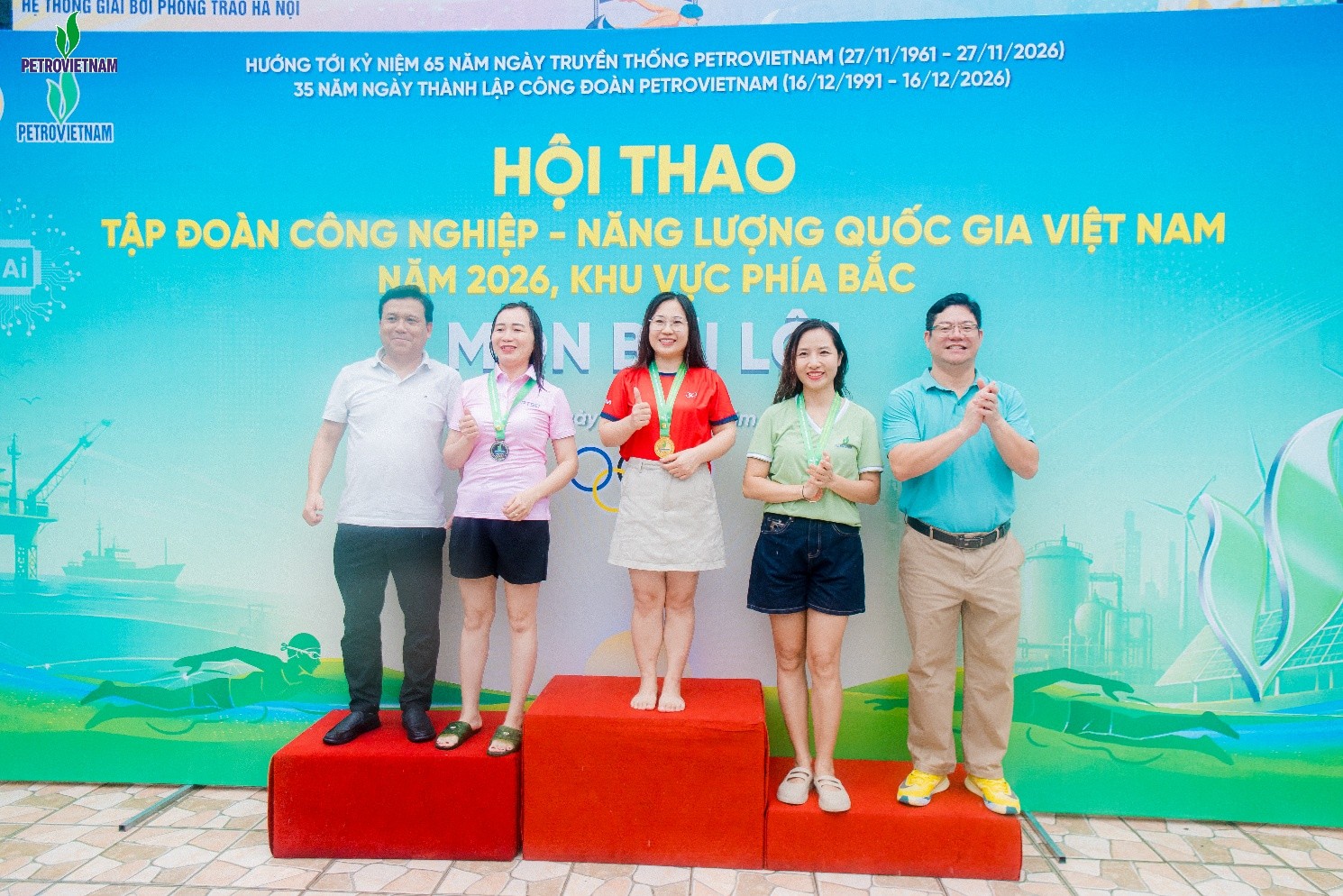 VĐV Đào Mỹ Dung nhận Huy chương Đồng nội dung 50m nữ lứa tuổi 31–40
