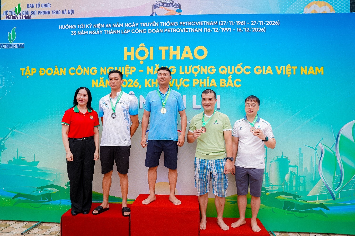 VĐV Trần Quốc Anh nhận Huy chương Đồng nội dung 100m nam lứa tuổi 41–50