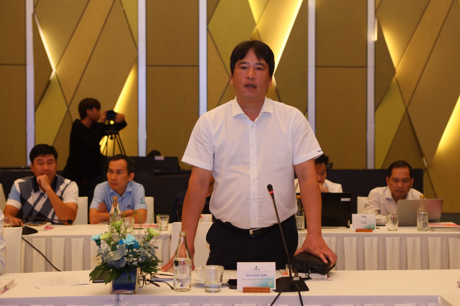 Trưởng ban Quản trị nguồn nhân lực PETROVIETNAM Bùi Quốc Sơn phát biểu tại Hội thảo