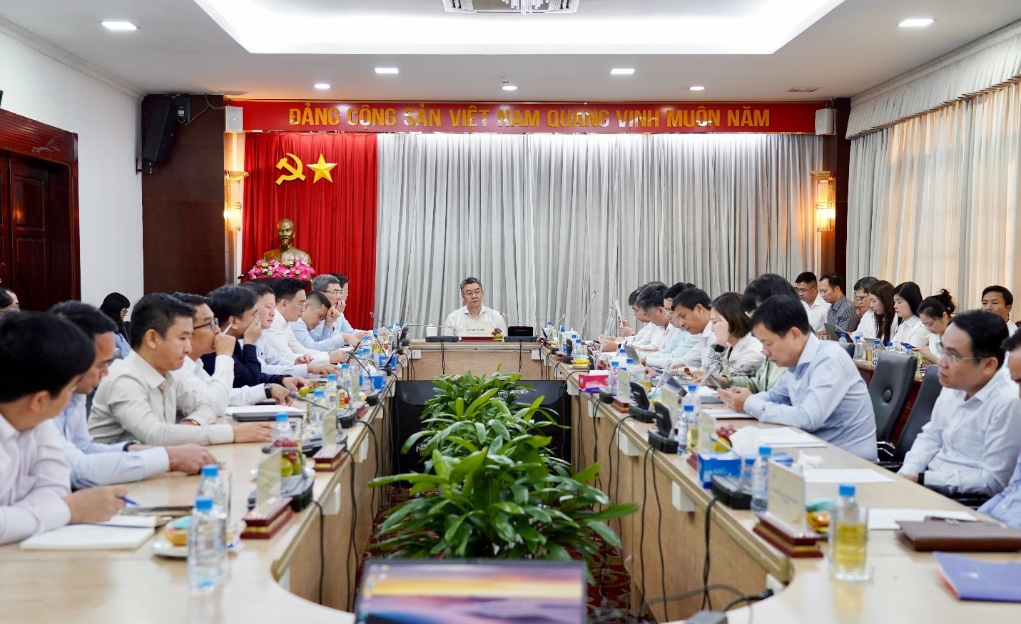 Tổng Giám đốc PETROVIETNAM Lê Mạnh Cường chủ trì buổi làm việc