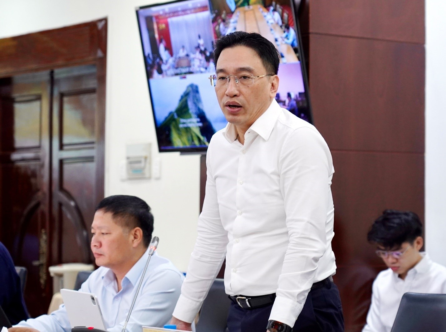Tổng Giám đốc PVTrans Nguyễn Thanh Bình báo cáo tại buổi làm việc