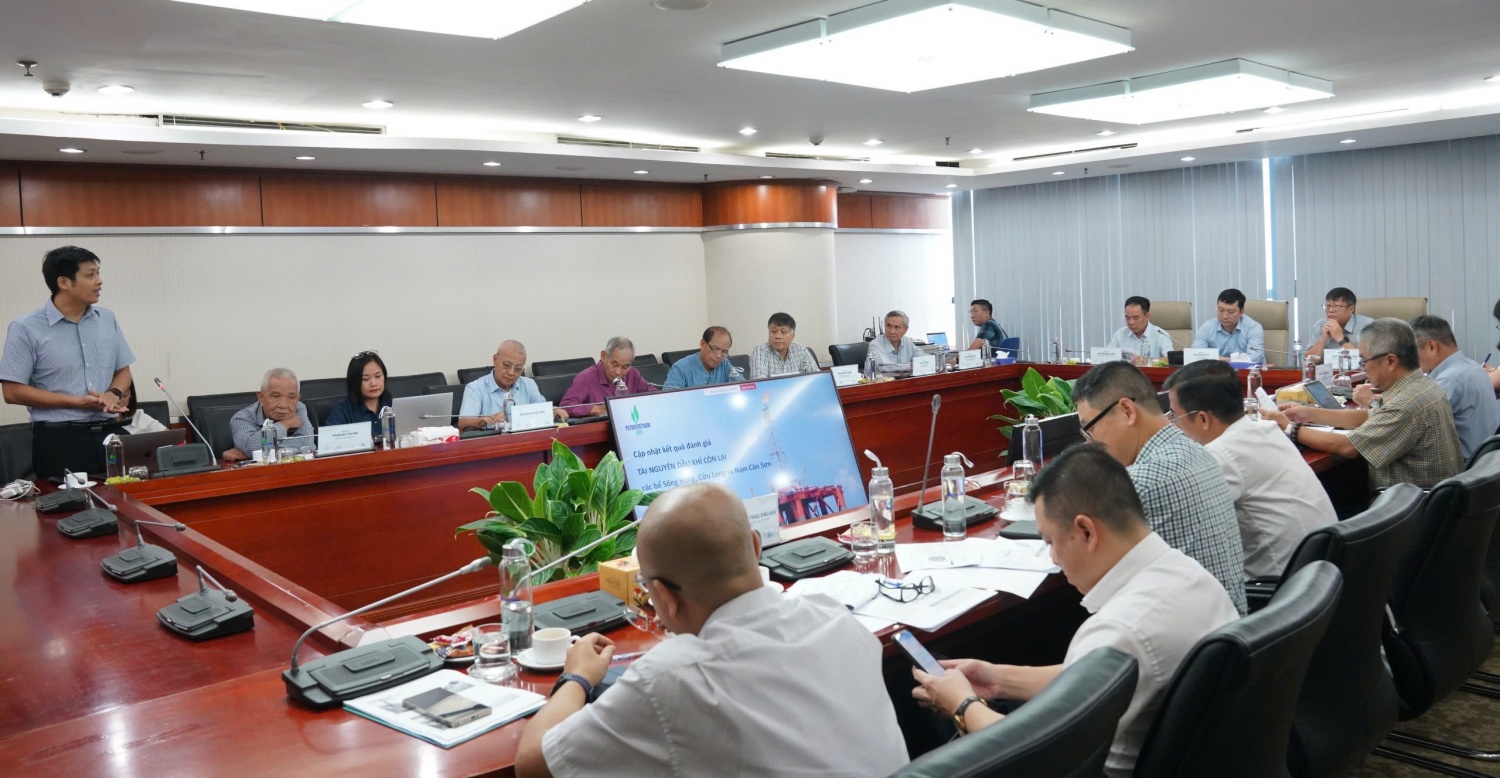 Hội thảo nghe nhóm tác giả VPI trình bày kết quả đánh giá tài nguyên dầu khí tại bể Sông Hồng, Cửu Long và Nam Côn Sơn.