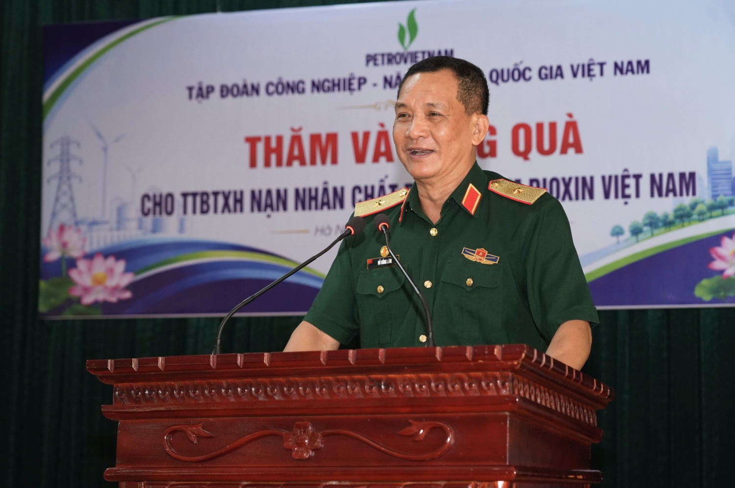 Thiếu tướng Đỗ Hồng Lâm phát biểu tại buổi gặp mặt