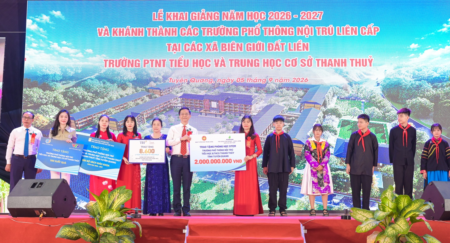 PETROVIETNAM trao 2 tỷ đồng hỗ trợ xây dựng phòng STEM tại Trường Phổ thông nội trú Tiểu học và THCS Thanh Thủy