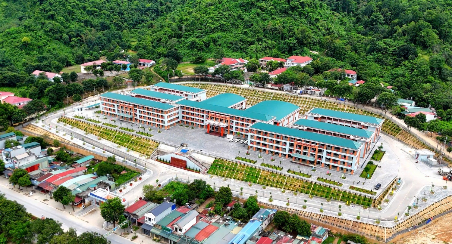 Trường Phổ thông nội trú TH&THCS PETROVIETNAM - Phong Thổ, công trình giáo dục khang trang giữa núi rừng Tây Bắc.