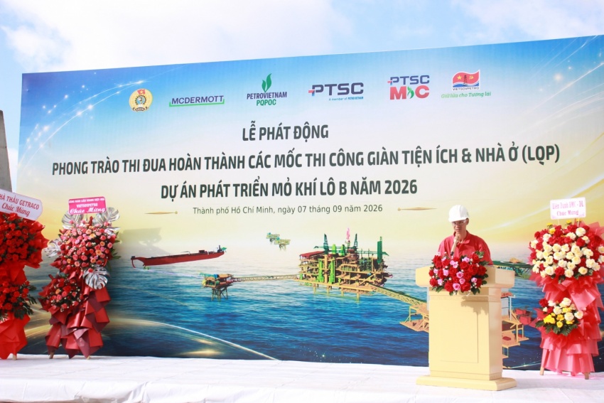 Anh Trần Hữu Nghị - Xưởng Điện máy Vietsovpetro, đại diện người lao động phát biểu, thể hiện quyết tâm hoàn thành xuất sắc nhiệm vụ được giao.
