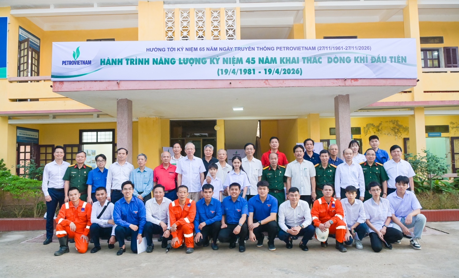 PETROVIETNAM thường xuyên tổ chức các chuyến Về nguồn để mỗi cán bộ, người lao động không chỉ thêm tự hào về quá khứ mà còn ý thức rõ hơn về trách nhiệm tiếp nối di sản.